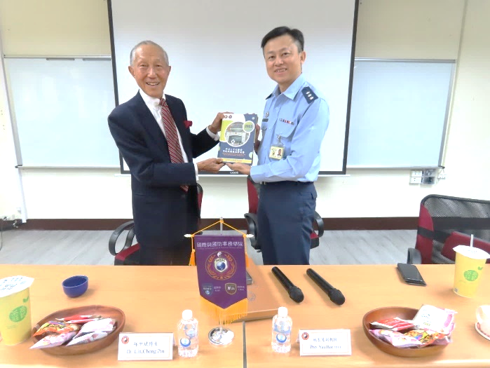 1131127-Dr. Chong-Pin Lin visited the GIIS-4